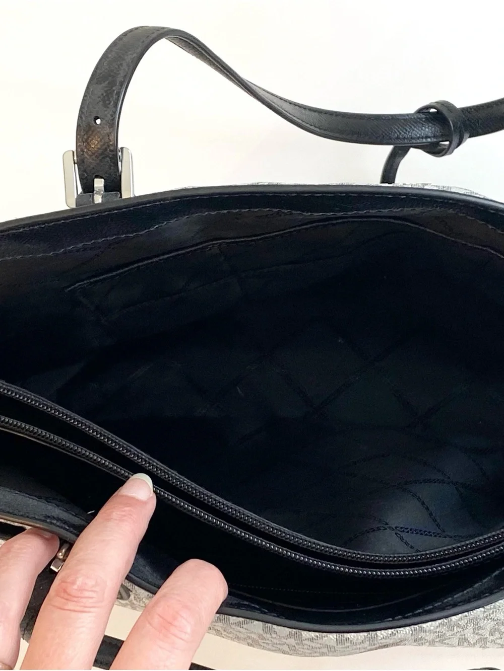 Authentic Michael Kors Jet Set Large Signature Logo Tote Travel Work Bag